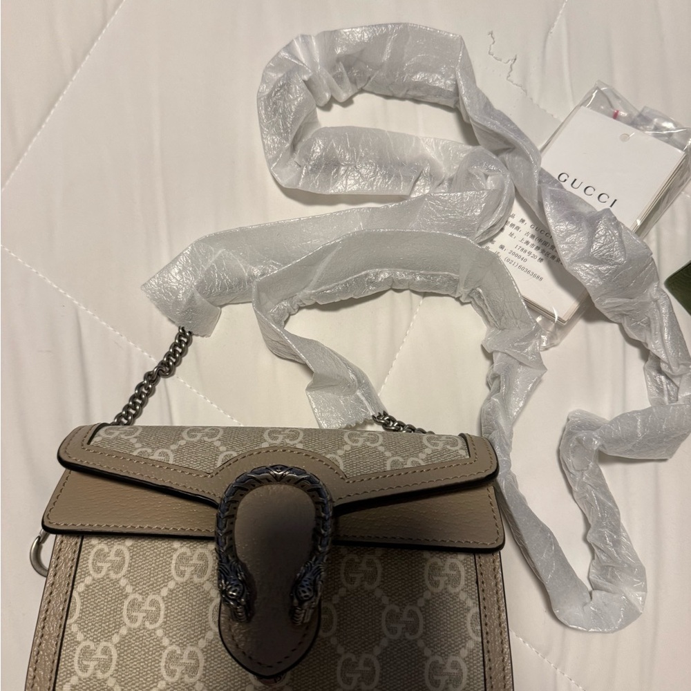 Gucci Beige GG Supreme Mini Crossbody with Silver-Tone Hardware - Picture 3 of 10